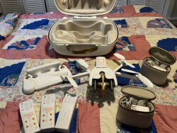 Anafi Ai with carrying case, control unit, 4 batteries, two charger units Image #4